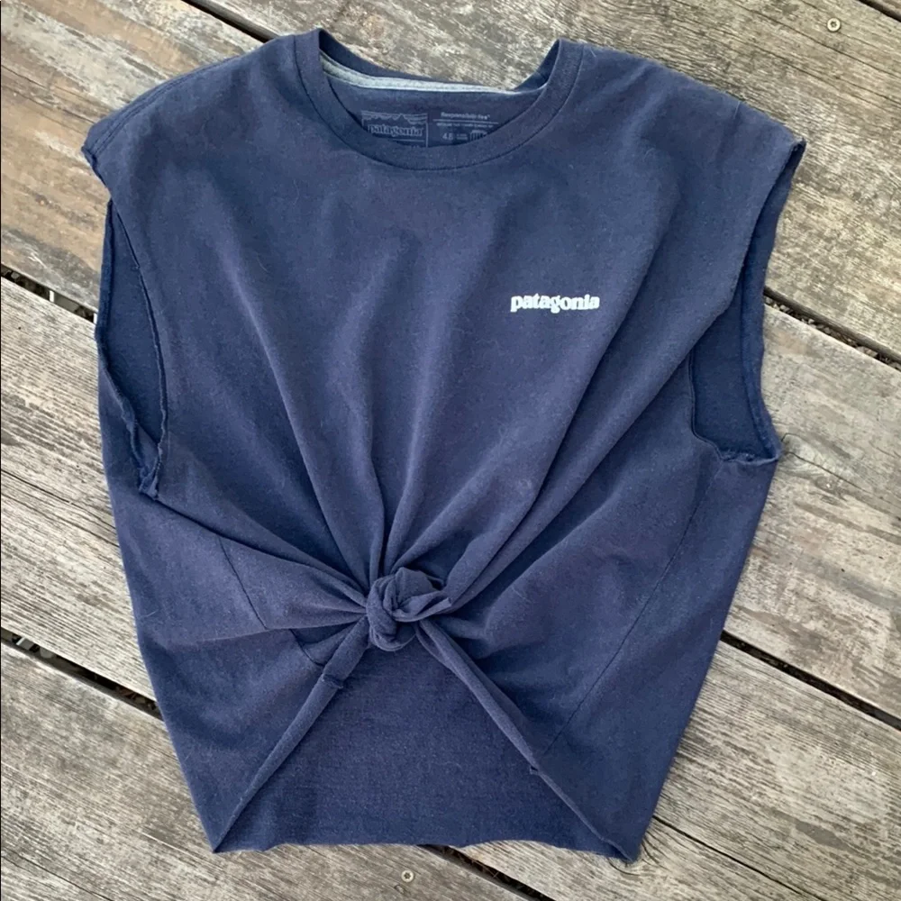 Patagonia Women's Responsibili-tee Navy Sleeveless Cropped Tie Top - Picture 2 of 10